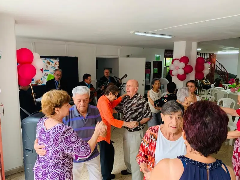 Dueto de cuerda en Medellín para evento especial con música romántica en vivo