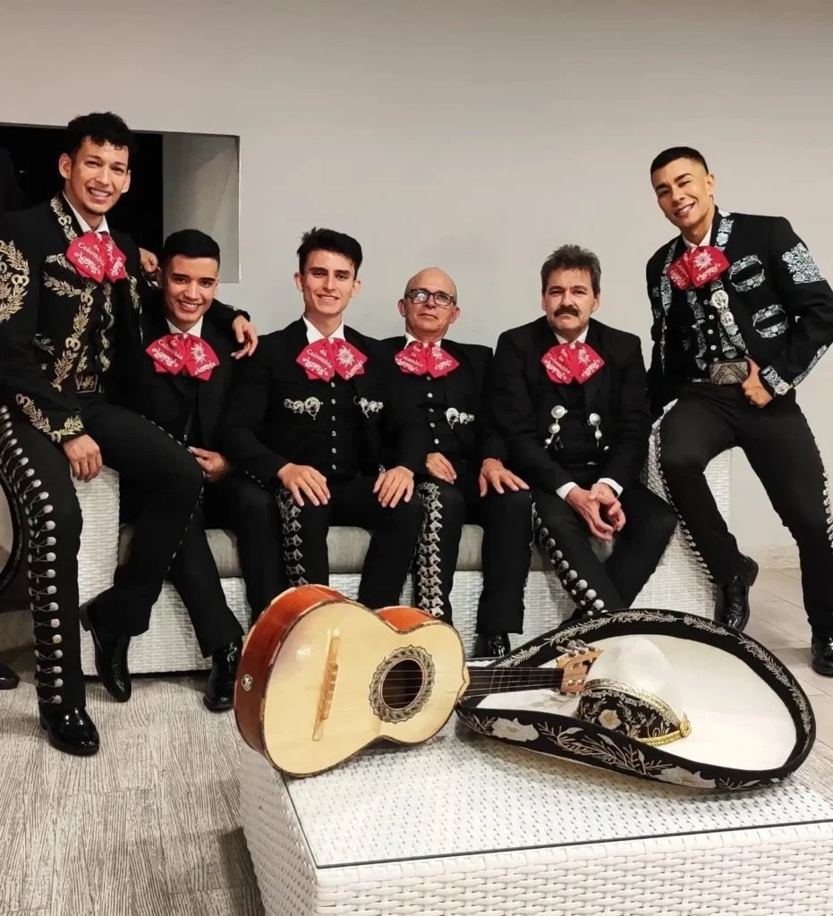Mariachi en Medellín para serenata sorpresa con show en vivo